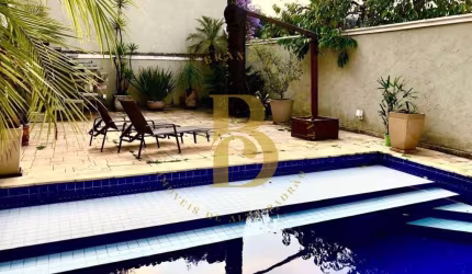 Casa com 444 m², 4 quartos sendo 2 suítes à venda no bairro Morumbi.