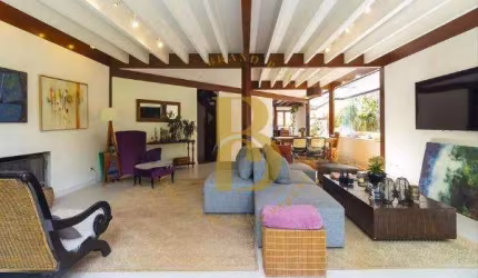Casa com 250 m², 3 quartos sendo 3 suítes à venda no bairro Morumbi.