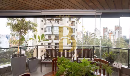 Apartamento com 300 m², 4 quartos sendo 4 suítes à venda no bairro Morumbi.
