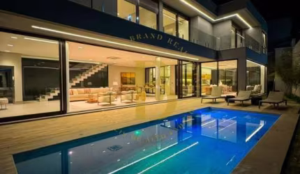 Casa de condomínio com 540 m², 4 quartos sendo 4 suítes à venda em Alphaville.