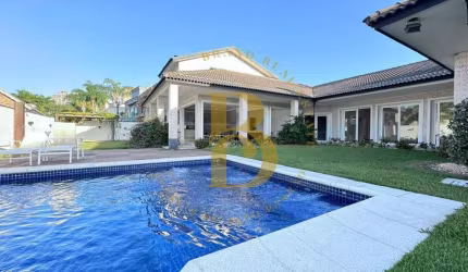 Casa de condomínio com 515 m², 4 quartos sendo 4 suítes para alugar emAlphaville.