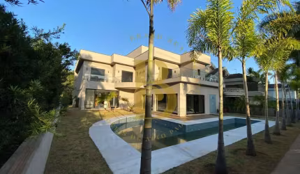 Casa de condomínio mobiliada e decorada, com 750 m², 5 quartos sendo 5 suítes à venda em Tamboré.