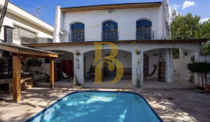 Casa com 324m², à venda no bairro Campo Belo.