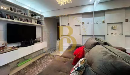 Apartamento com 71m², 2 quartos, reformado no bairro Moema Pássaros.