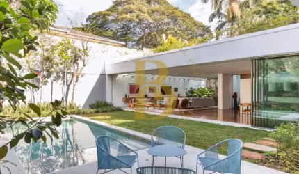 Casa com 450.0 m², à venda no bairro Jardim Luzitania.