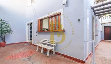 Casa com 220 m², 3 quartos sendo 1 suíte à venda no bairro Vila Romana.