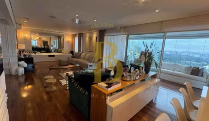 Apartamento no Paraíso com 278m², 3 suítes com vista infinita para o Ibirapuera.