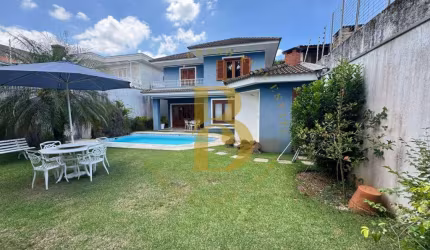 Casa com 330 m², 4 quartos sendo 2 suítes à venda no bairro Interlagos.