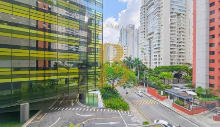 Conjunto Comercial pra locação próximo a Berrini com 310 m², 7 salas, 5 banheiros, 2 copas e 6 vagas.