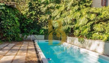 Casa em Rua fechada com 379 m², à venda no bairro Alto de Pinheiros.
