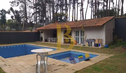 Casa com 376 m², 5 quartos sendo 2 suítes à venda no bairro Granja Viana.