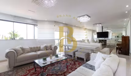 Apartamento com 260 m², 4 quartos sendo 3 suítes à venda no bairro Aclimação.