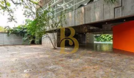 Casa de Paulo Mendes da Rocha com 475 m², 3 quartos sendo 3 suítes à venda no bairro Alto de Pinheiros.