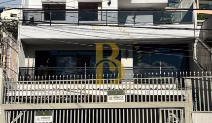 Oportunidade Única no Alto da Lapa – Casa Completa!