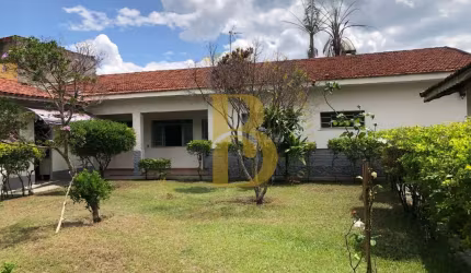 Casa à venda de 220m² privativo, em terreno de 1000m² no bairro Alvinópolis - Atibaia