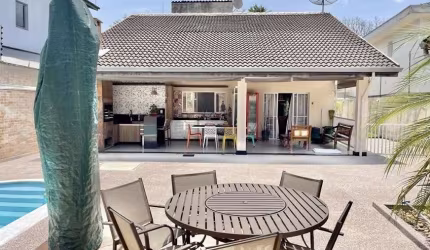 Casa Térrea na Granja Viana - Carapicuíba - 596m² - 5 Dormitórios sendo 3 Suítes- 4 Vagas