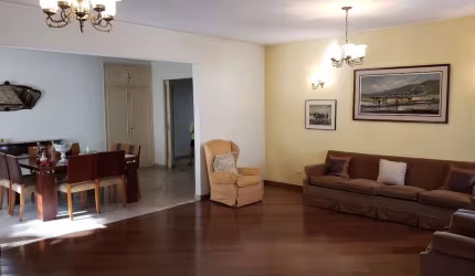 Casa no Alto de Pinheiros- 4 Dormitórios sendo 1 Suíte- 450m² de terreno