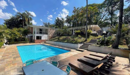 Casa Térrea na Granja Viana - Cotia - 2.194 m² - 4 Dormitórios (3 Suítes) - 6 Vagas