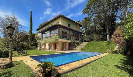 Casa na Vila Santo Antônio  - Linda e impecável, 5 dormitórios / 3 suítes, piscina, vista!