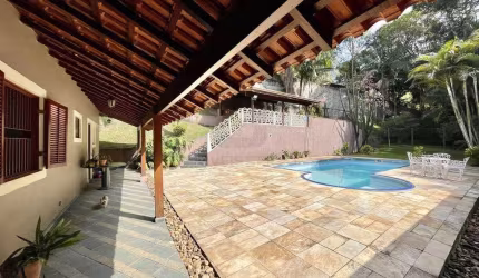 Casa - Condomínio Chácara dos Lagos - Térrea 3 suítes, anexo gourmet, piscina e pomar!