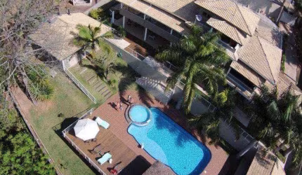 Casa - Fazendinha - 5 suítes, apto de hóspedes e maravilhoso lazer! Privacidade total!