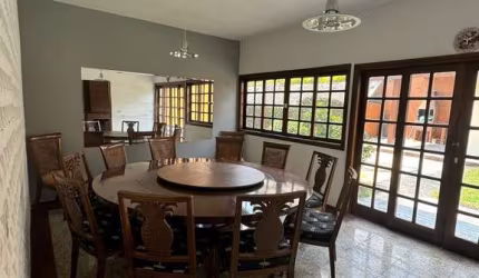 Casa com arquitetura germânica, com mobília e piscina no quintal - alphaville 9