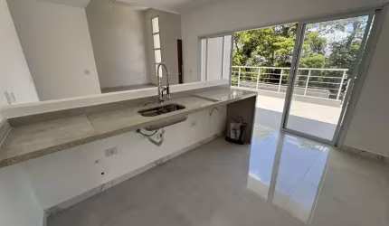 Casa de Condomínio de Alto Padrão à Venda em Cotia-SP, Parque Rizzo - 3 Quartos, 1 Suíte, 3 Banheiros, 4 Vagas, 104m².