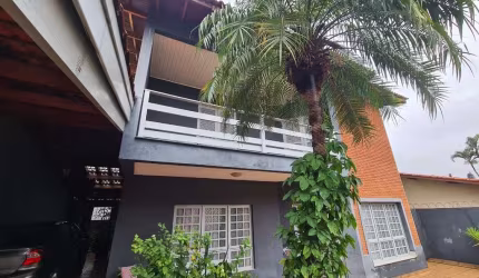 Casa com 4 Quartos e 5 banheiros à Venda, 260 m² por R$ 1.180.000