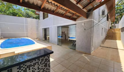 Casa Térrea no Condomínio São Paulo 2 - Cotia - 5 Dormitórios sendo 3 Suítes - 4 Vagas