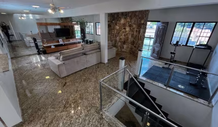 Casa no Centro de Osasco - 354m² - 4 Dormitórios c/ 1 Suíte e Closet - Aceita Permuta