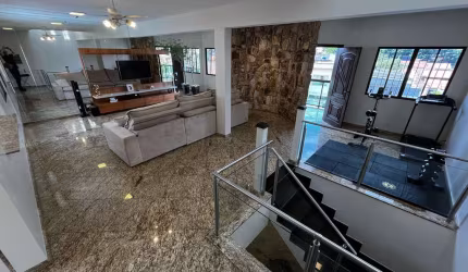 Casa no Centro de Osasco - 354m² - 4 Dormitórios c/ 1 Suíte e Closet - Aceita Permuta