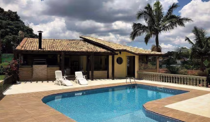 Casa em Cotia - Jardim Passargada - 4 Dormitórios sendo 2 Suítes - 13 Vagas de Garagem