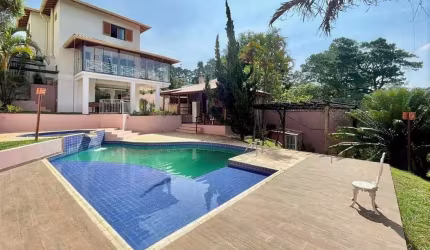 Casa - Condomínio Paineiras II - Impecável! 3 suítes, piscina, gourmet, salão e VISTA!