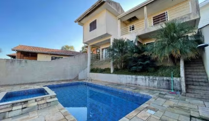 Casa em Cotia - Condomínio São Paulo 2 - 466m² - 4 Suítes - 4 Vagas - Estuda Permuta