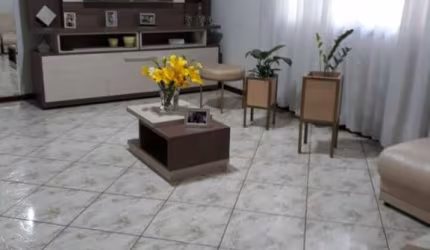 Sobrado 3 dorm com suíte sendo 1 dorm. terreo com wc 2 vg