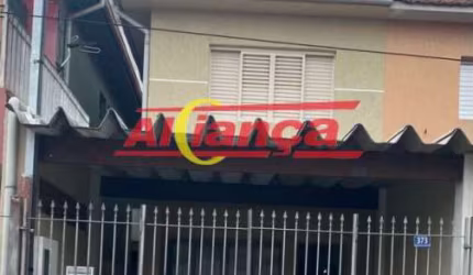Sobrado com 3 dormitórios, sala de estar e sala de jantar,