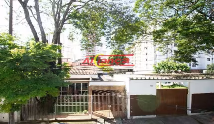 Sobrado à venda no bairro de Vila Augusta com 290m², 03 quartos e 02 vagas