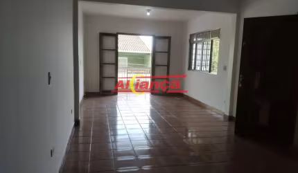 Sobrado com 02 Dormitórios, 02 Sacadas, Sala, Cozinha, Banheiro, 02 Vagas de Garagem (podendo caber