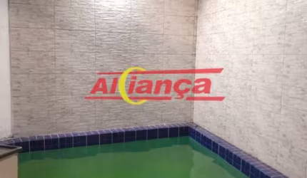 Sobrado com piscina para alugar com 3 quartos e 1 vaga coberta, Jd. Cumbica - Por R$