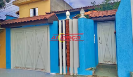 'Casa Espaçosa de 200m² com 3 Dormitórios e Área de Lazer - Localização Privilegiada