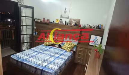 Sobrado Com Três Dormitórios Na Vila Galvão