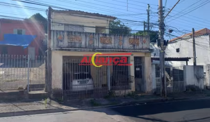 Terreno com 251 metros , com uma casa velha construída, bom para investidores