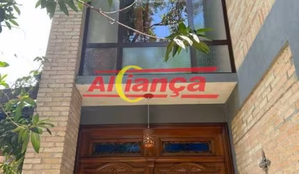 Sobrado em Arujazinho III, 04 dorm, 04 suites, 07 vagas, 1064 metros