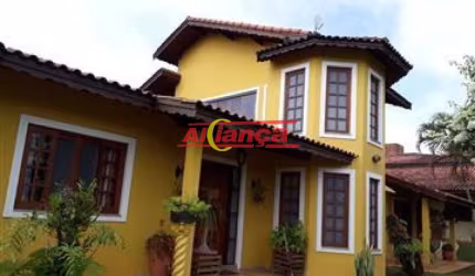 Chacara com 03 suites, 04 vagas, 1062 metros de terreno