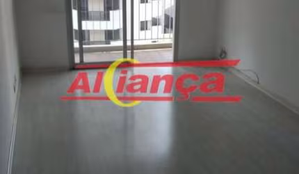 Apartamento Com uma boa  estruturado com varias opção de comércios e ônibus.