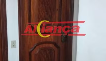 Apartamento Com mobília 2 Dormitórios com guarda roupa planejados .