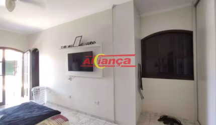 Sobrado no Jardim Adriana com 03 dorm, suite, 02 vagas, 226 metros