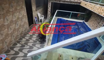 Vende-se Sobrado com Suíte Master e Piscina em Guarulhos, SP