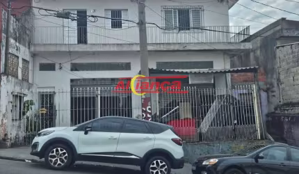 sobrado com mais dois salões comerciais de 60 m2 cada e duas casas  independentes