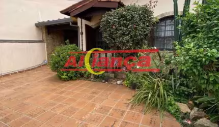 Casa Térrea bem localizada  com Edícula!!